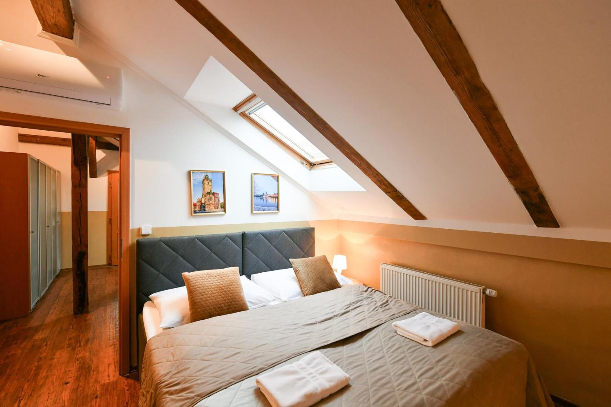 Amazing Charles Bridge Apartment Prague Exterior photo