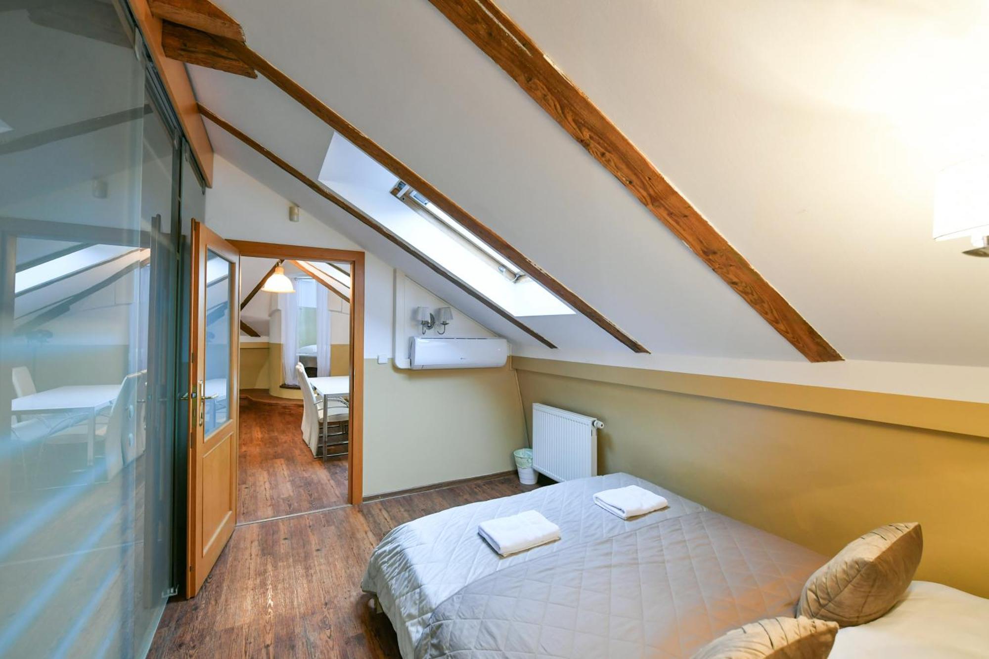 Amazing Charles Bridge Apartment Prague Exterior photo