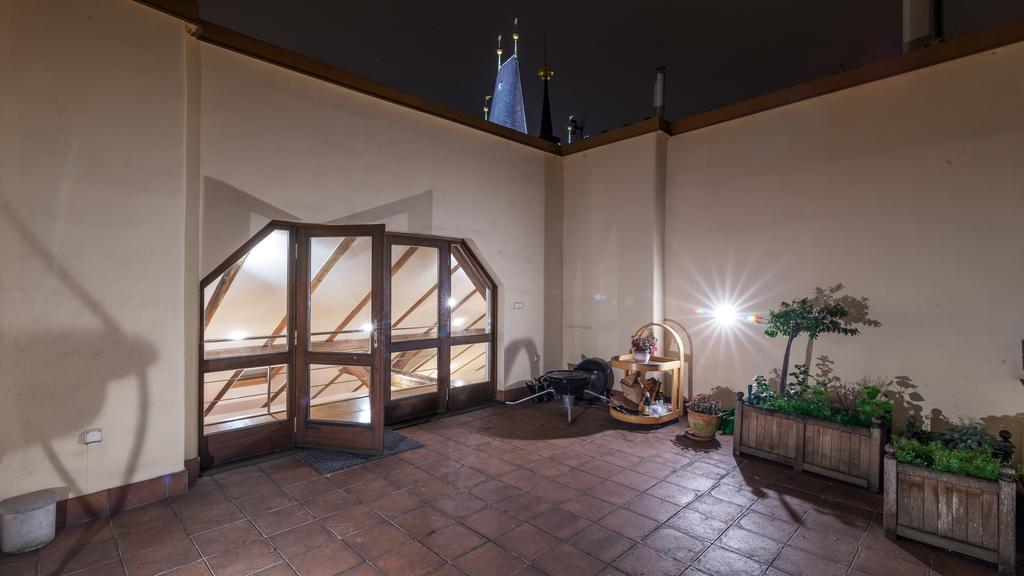 Amazing Charles Bridge Apartment Prague Room photo