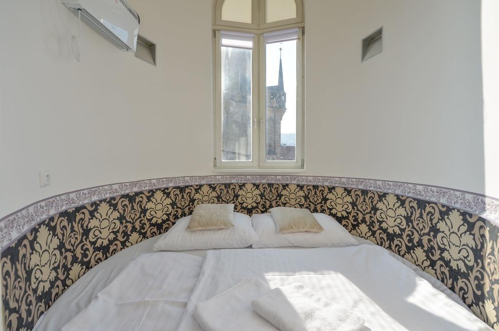 Amazing Charles Bridge Apartment Prague Exterior photo