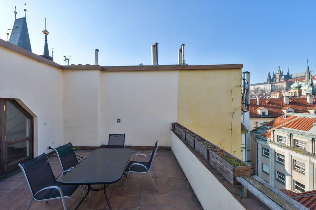 Amazing Charles Bridge Apartment Prague Exterior photo